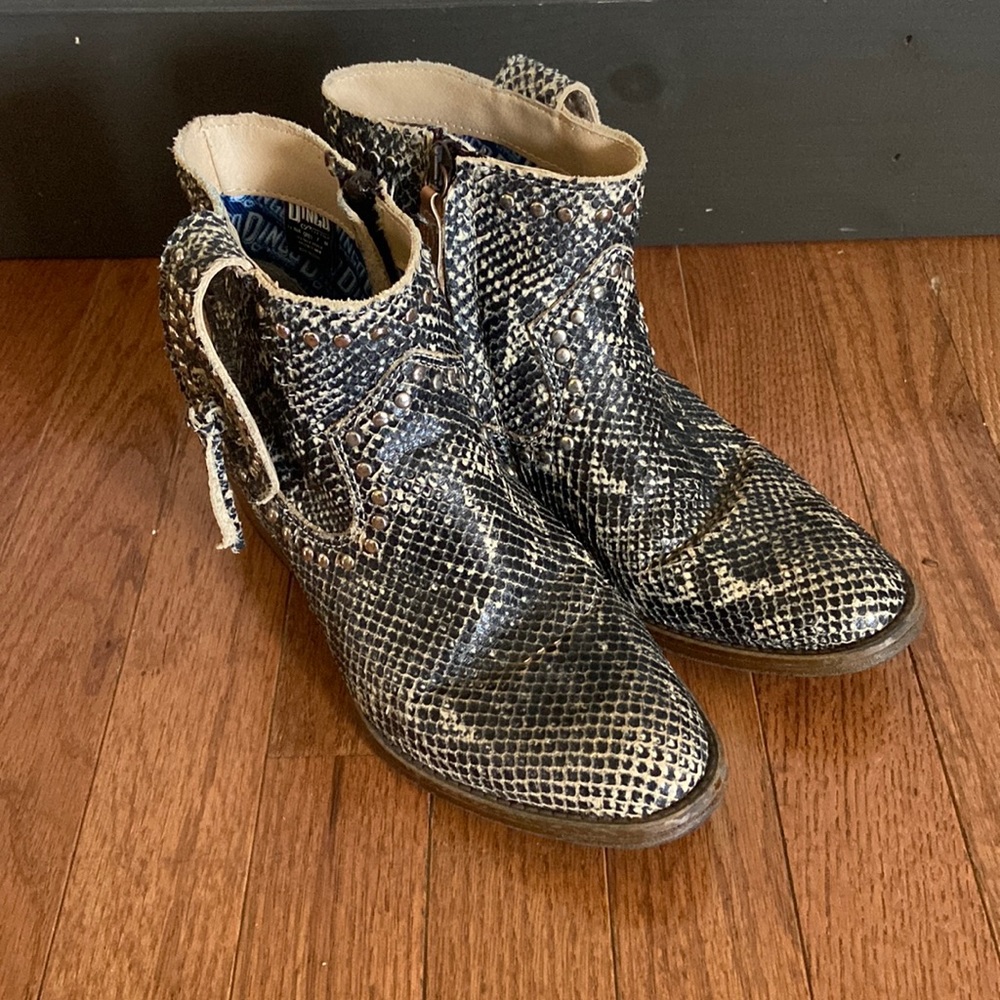 Dingo Ankle Boots
